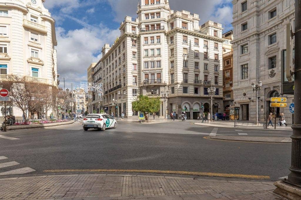 Piso de 3 habitaciones en Granada ciudad en venta - 280.000 € (Ref: 9814484)