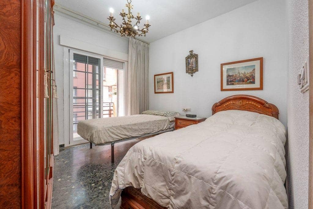 4 Zimmer Wohnung zu verkaufen in Granada Stadt mit Garage - 395.000 € (Ref: 9814488)