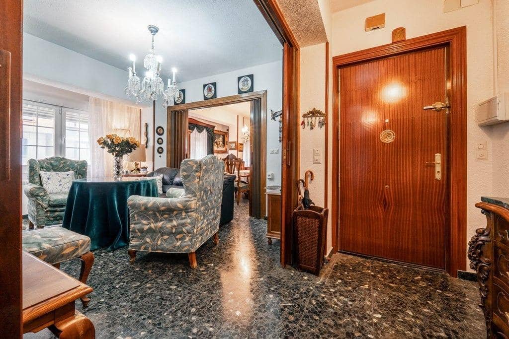 4 Zimmer Wohnung zu verkaufen in Granada Stadt mit Garage - 395.000 € (Ref: 9814488)