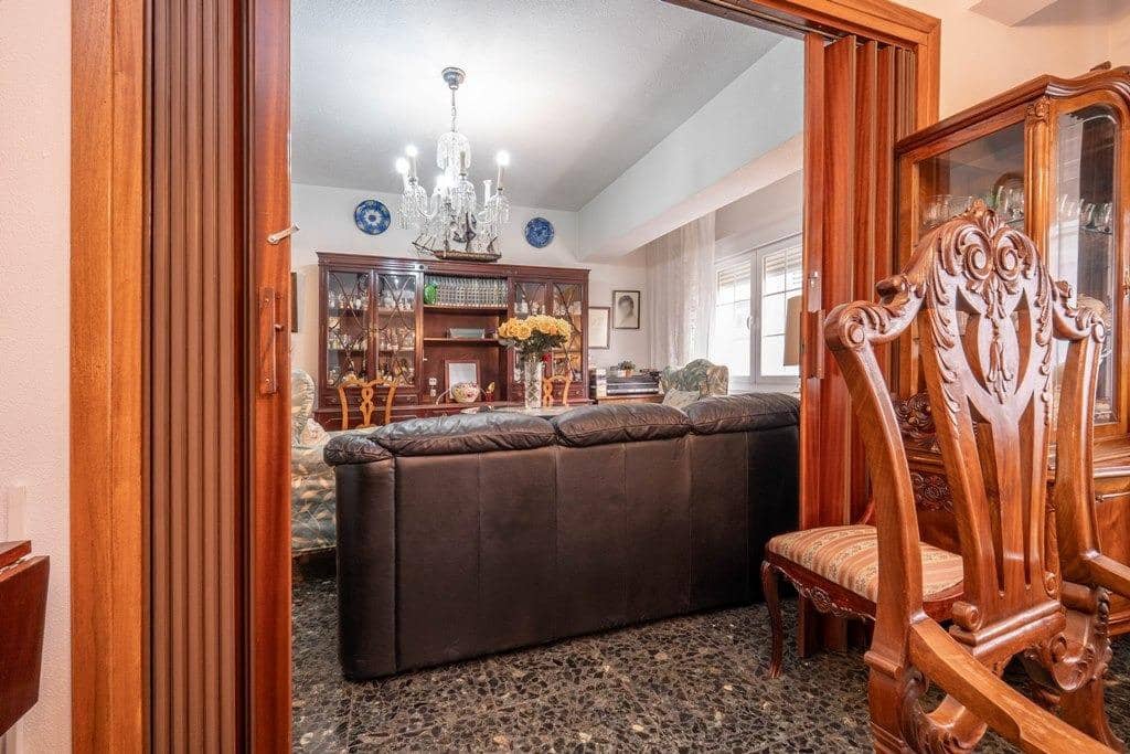 4 Zimmer Wohnung zu verkaufen in Granada Stadt mit Garage - 395.000 € (Ref: 9814488)