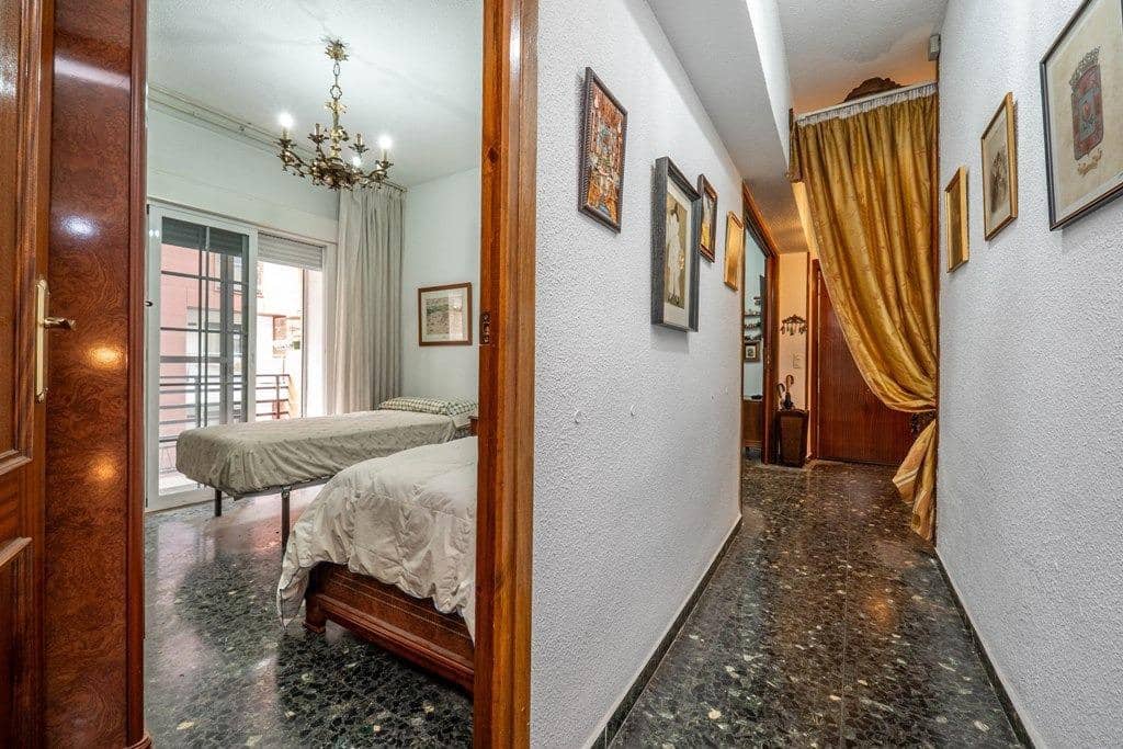 4 Zimmer Wohnung zu verkaufen in Granada Stadt mit Garage - 395.000 € (Ref: 9814488)