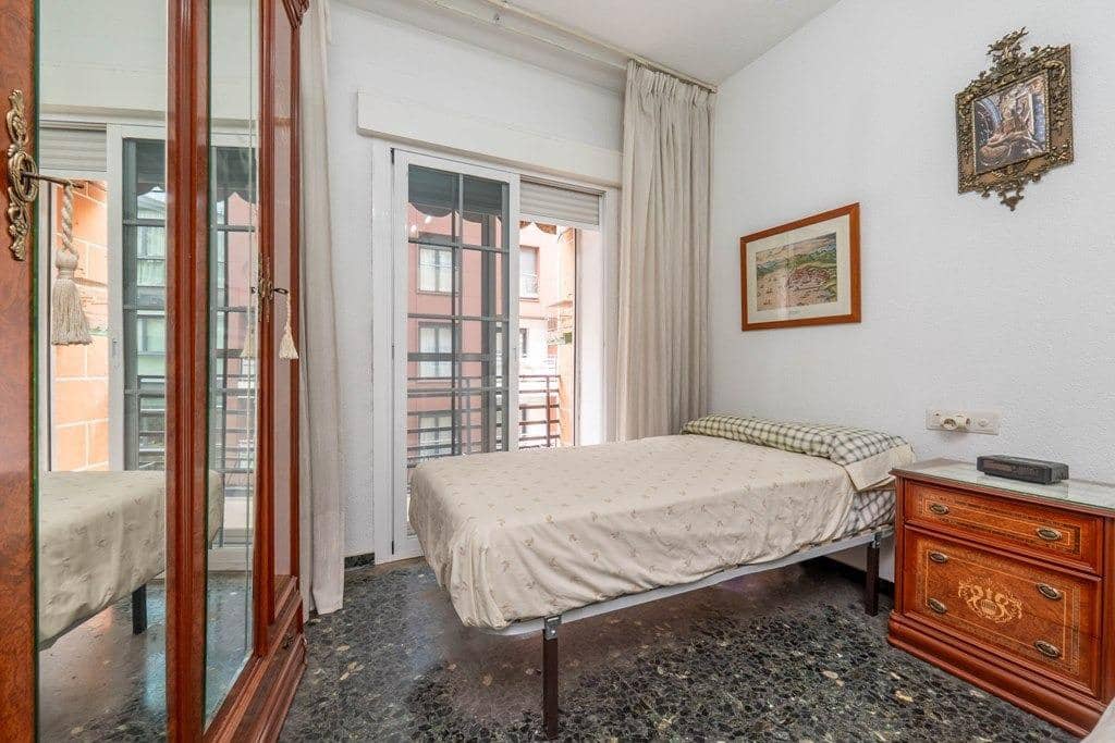 4 Zimmer Wohnung zu verkaufen in Granada Stadt mit Garage - 395.000 € (Ref: 9814488)