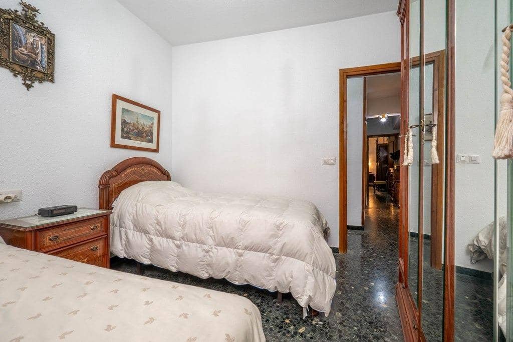 4 Zimmer Wohnung zu verkaufen in Granada Stadt mit Garage - 395.000 € (Ref: 9814488)