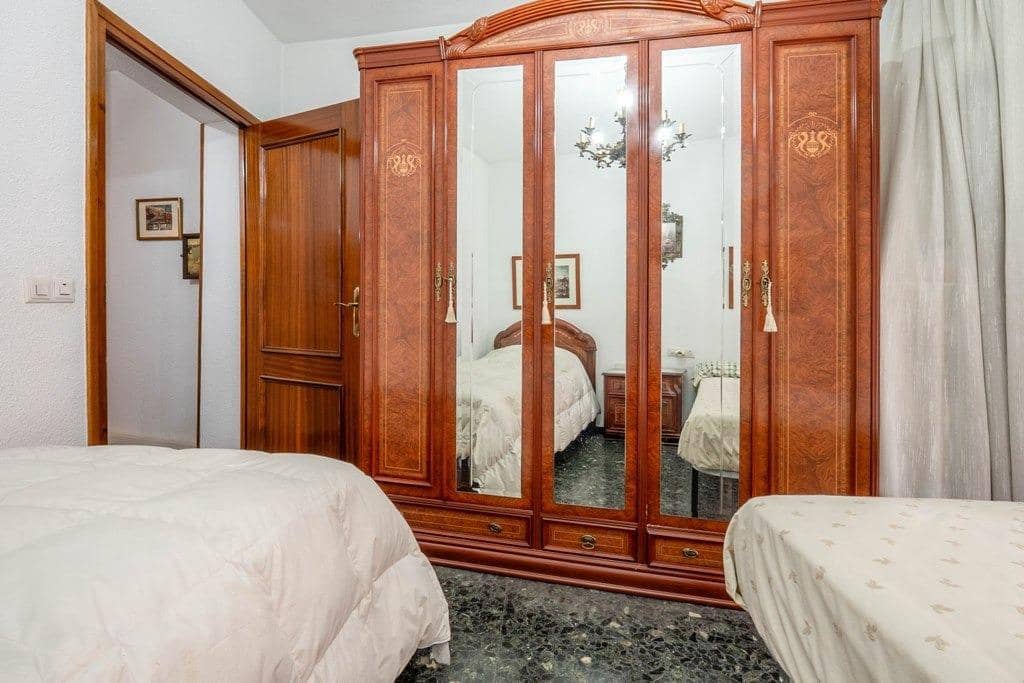 4 Zimmer Wohnung zu verkaufen in Granada Stadt mit Garage - 395.000 € (Ref: 9814488)