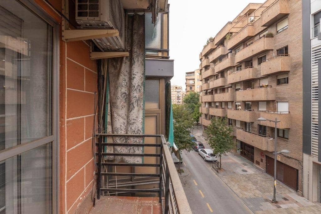 4 Zimmer Wohnung zu verkaufen in Granada Stadt mit Garage - 395.000 € (Ref: 9814488)