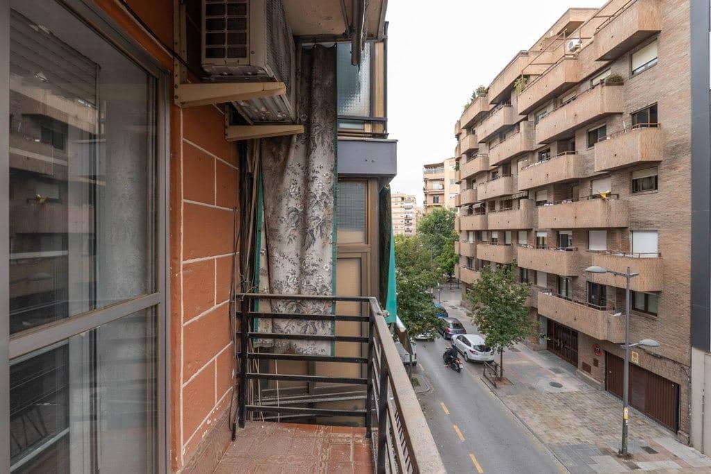 4 Zimmer Wohnung zu verkaufen in Granada Stadt mit Garage - 395.000 € (Ref: 9814488)