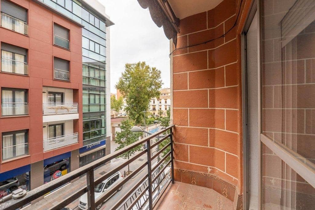 4 Zimmer Wohnung zu verkaufen in Granada Stadt mit Garage - 395.000 € (Ref: 9814488)