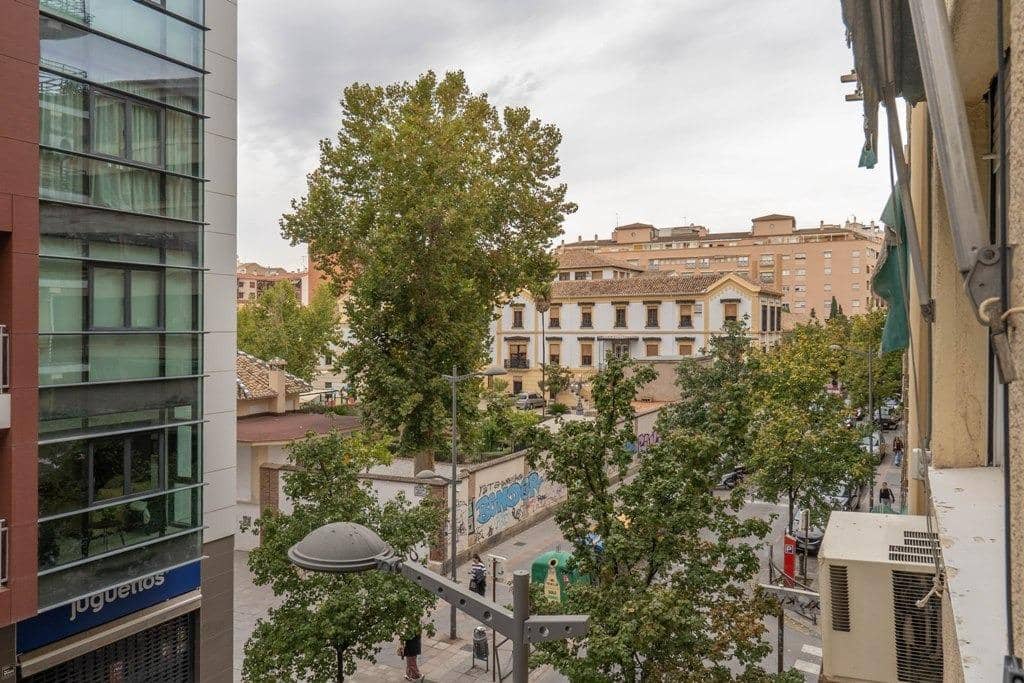 4 Zimmer Wohnung zu verkaufen in Granada Stadt mit Garage - 395.000 € (Ref: 9814488)
