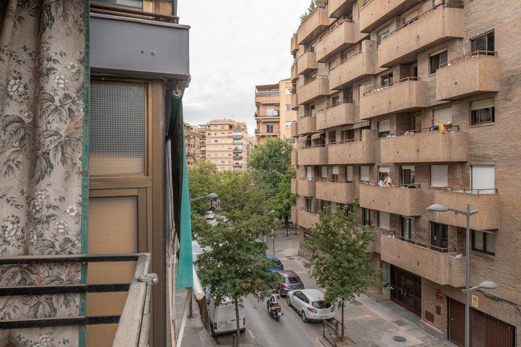 4 Zimmer Wohnung zu verkaufen in Granada Stadt mit Garage - 395.000 € (Ref: 9814488)