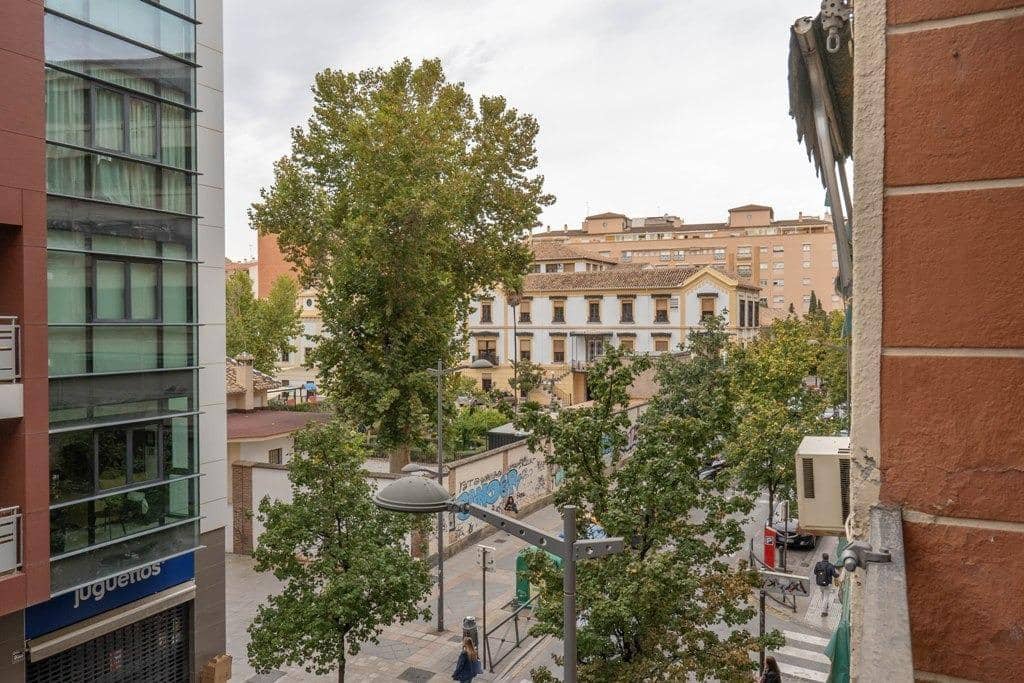 4 Zimmer Wohnung zu verkaufen in Granada Stadt mit Garage - 395.000 € (Ref: 9814488)
