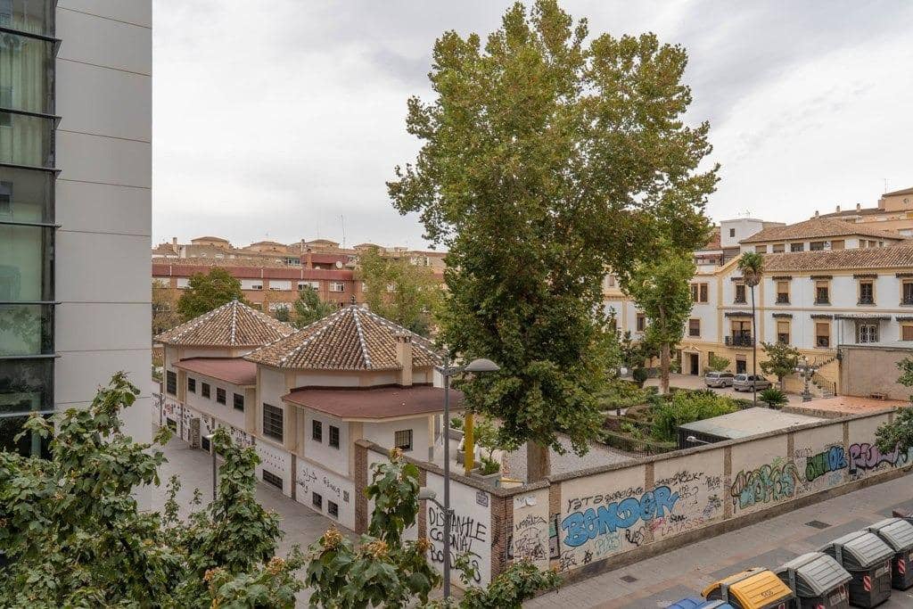 4 Zimmer Wohnung zu verkaufen in Granada Stadt mit Garage - 395.000 € (Ref: 9814488)
