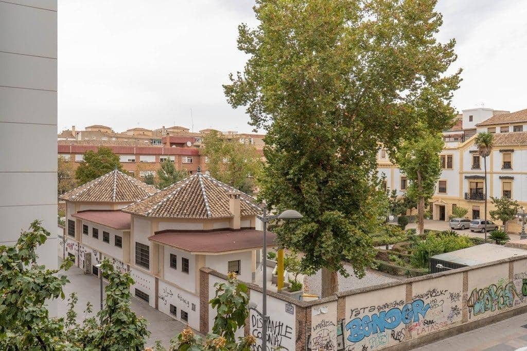 4 Zimmer Wohnung zu verkaufen in Granada Stadt mit Garage - 395.000 € (Ref: 9814488)
