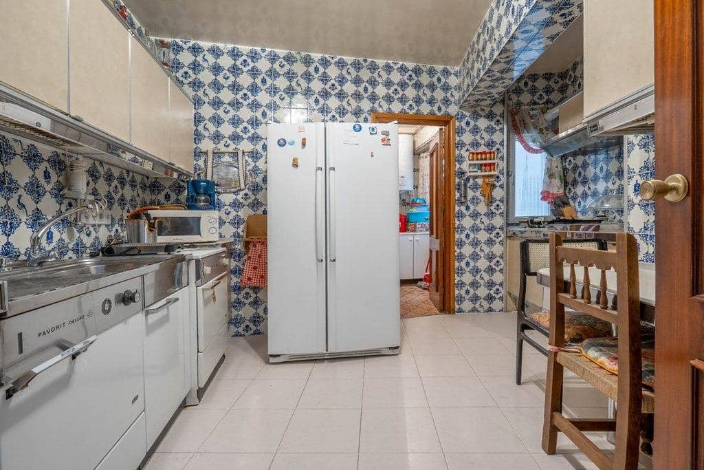 4 Zimmer Wohnung zu verkaufen in Granada Stadt mit Garage - 395.000 € (Ref: 9814488)