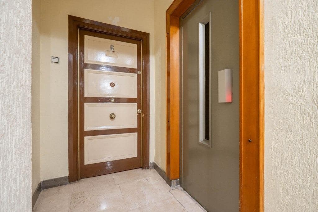 4 Zimmer Wohnung zu verkaufen in Granada Stadt mit Garage - 395.000 € (Ref: 9814488)