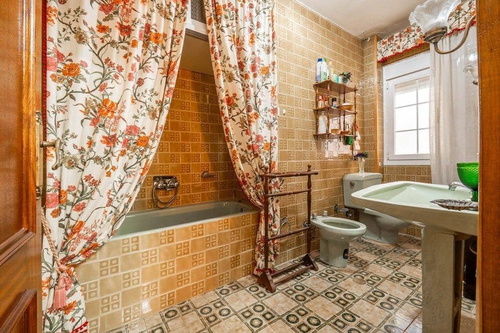 4 Zimmer Wohnung zu verkaufen in Granada Stadt mit Garage - 395.000 € (Ref: 9814488)