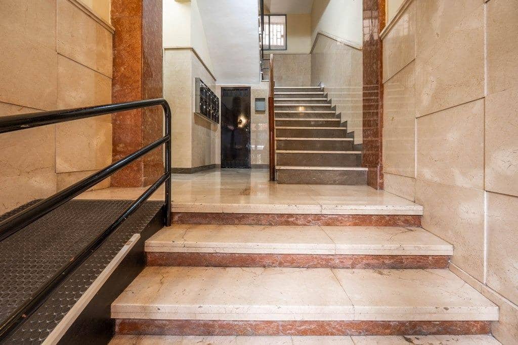 4 Zimmer Wohnung zu verkaufen in Granada Stadt mit Garage - 395.000 € (Ref: 9814488)