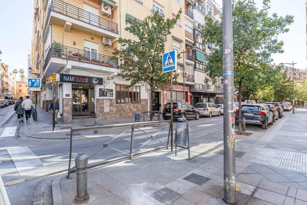 4 Zimmer Wohnung zu verkaufen in Granada Stadt mit Garage - 395.000 € (Ref: 9814488)