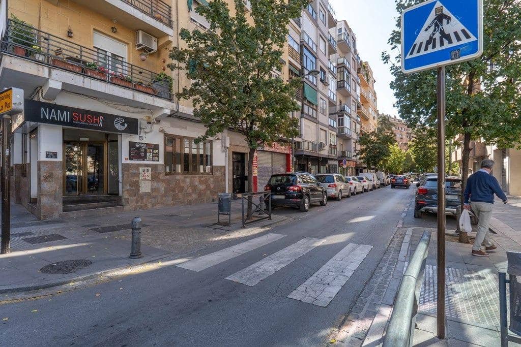 4 Zimmer Wohnung zu verkaufen in Granada Stadt mit Garage - 395.000 € (Ref: 9814488)