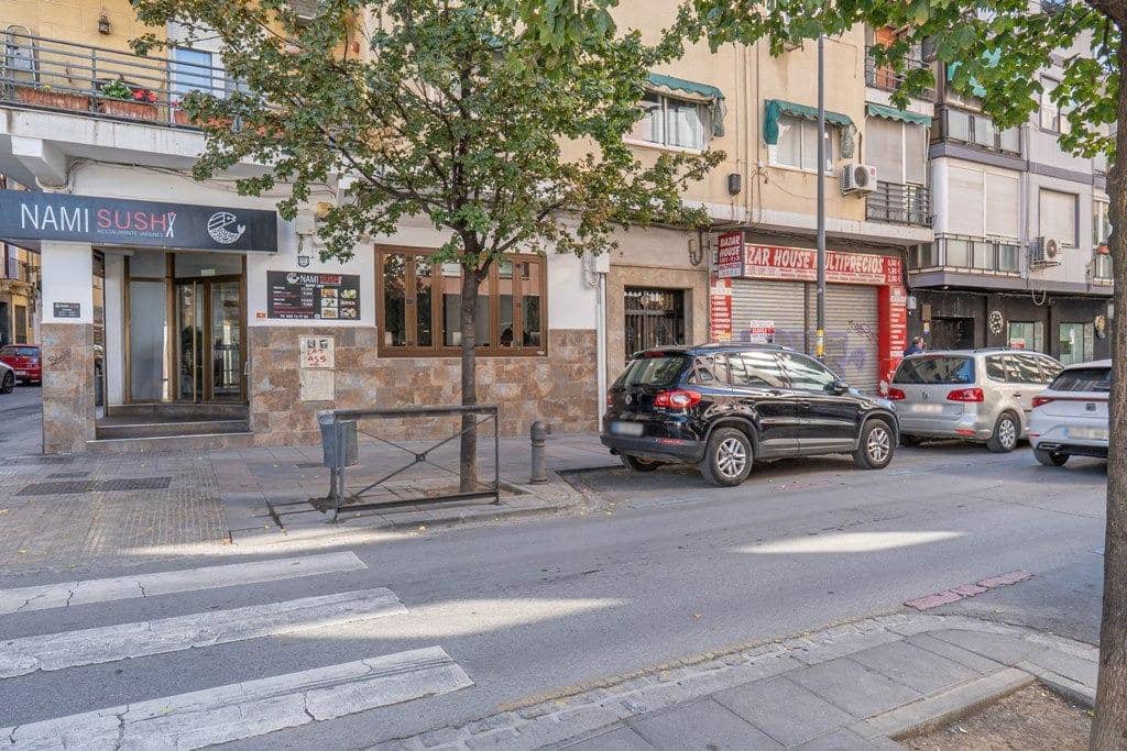4 Zimmer Wohnung zu verkaufen in Granada Stadt mit Garage - 395.000 € (Ref: 9814488)