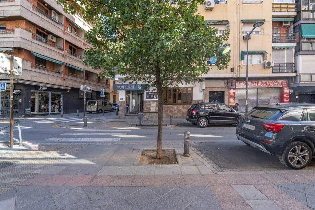 4 Zimmer Wohnung zu verkaufen in Granada Stadt mit Garage - 395.000 € (Ref: 9814488)