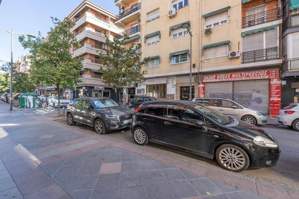 4 Zimmer Wohnung zu verkaufen in Granada Stadt mit Garage - 395.000 € (Ref: 9814488)