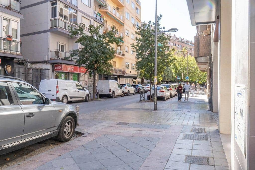 4 Zimmer Wohnung zu verkaufen in Granada Stadt mit Garage - 395.000 € (Ref: 9814488)