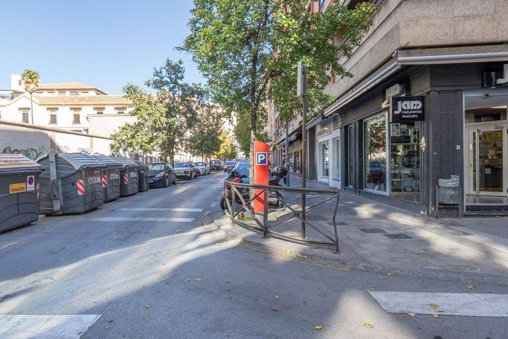 4 Zimmer Wohnung zu verkaufen in Granada Stadt mit Garage - 395.000 € (Ref: 9814488)