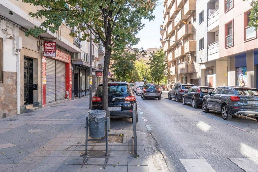 4 Zimmer Wohnung zu verkaufen in Granada Stadt mit Garage - 395.000 € (Ref: 9814488)