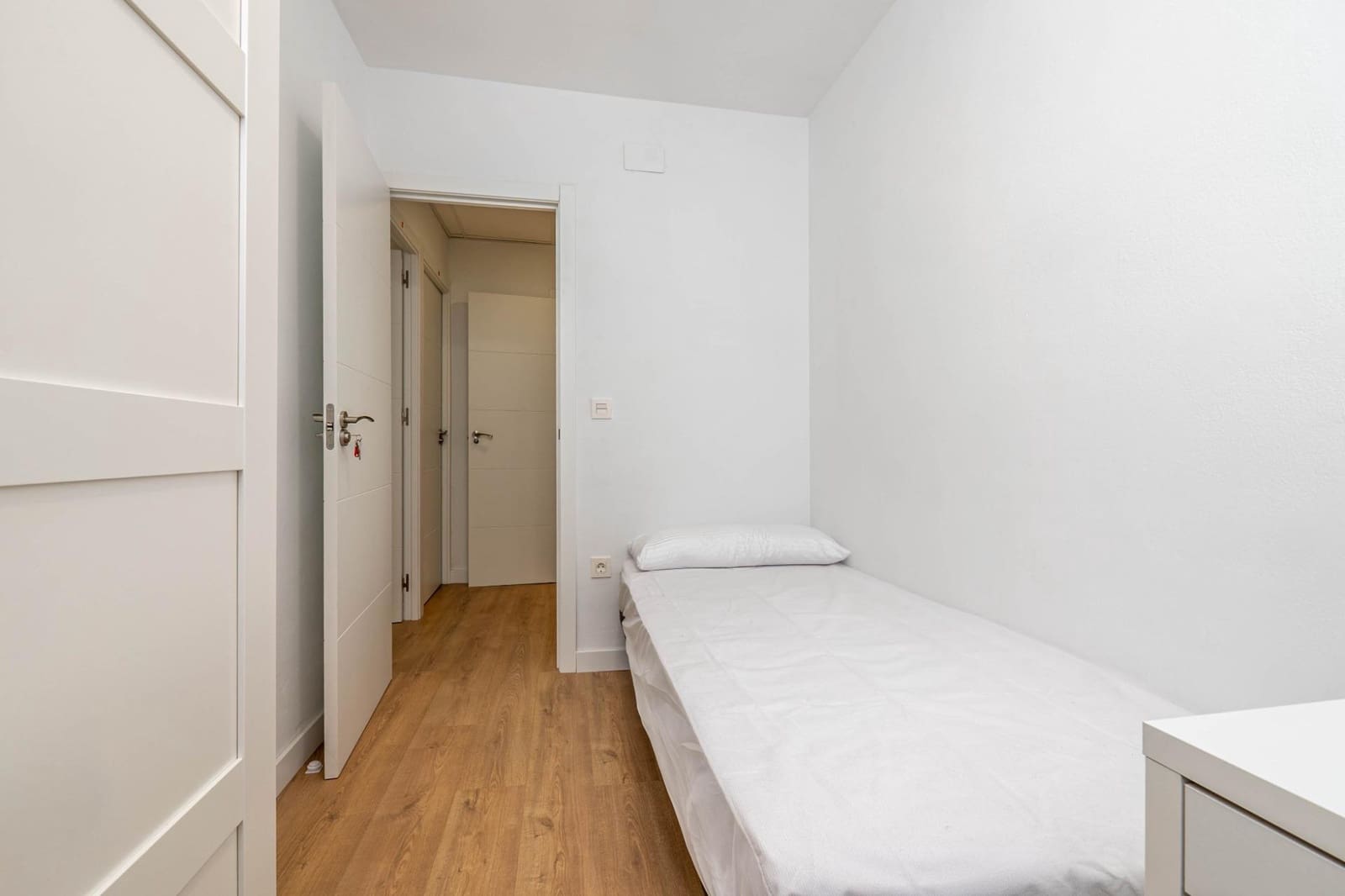 Piso de 4 habitaciones en Granada ciudad en venta - 125.000 € (Ref: 9814491)