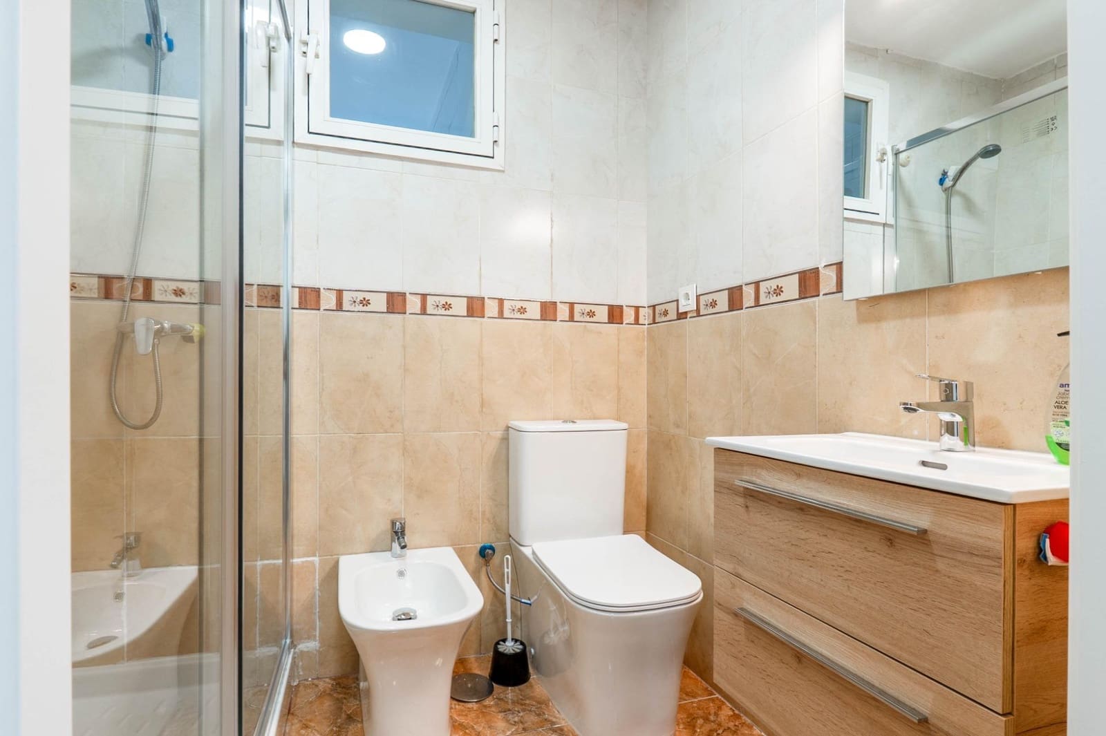 Piso de 4 habitaciones en Granada ciudad en venta - 125.000 € (Ref: 9814491)