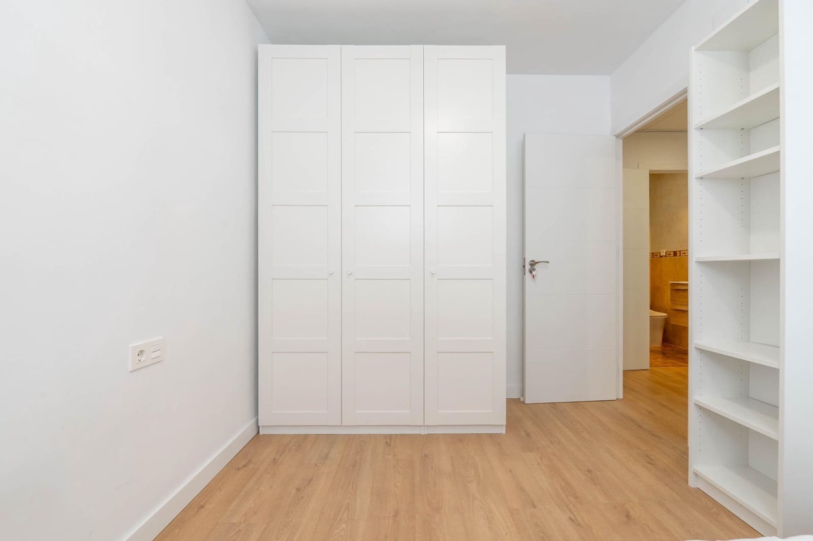 Piso de 4 habitaciones en Granada ciudad en venta - 125.000 € (Ref: 9814491)