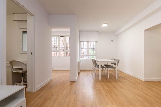 Piso de 4 habitaciones en Granada ciudad en venta - 125.000 € (Ref: 9814491)
