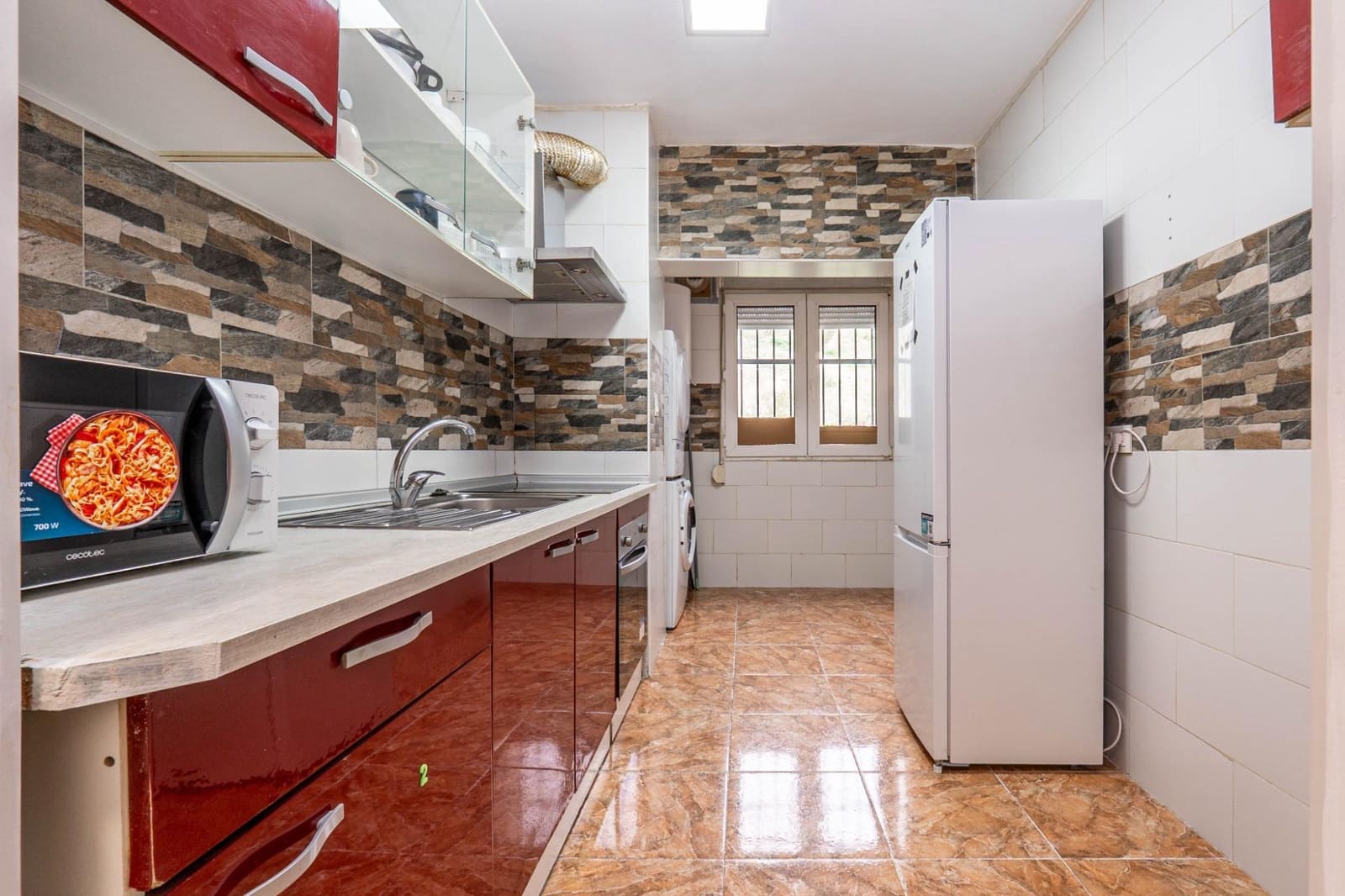 Piso de 4 habitaciones en Granada ciudad en venta - 125.000 € (Ref: 9814491)