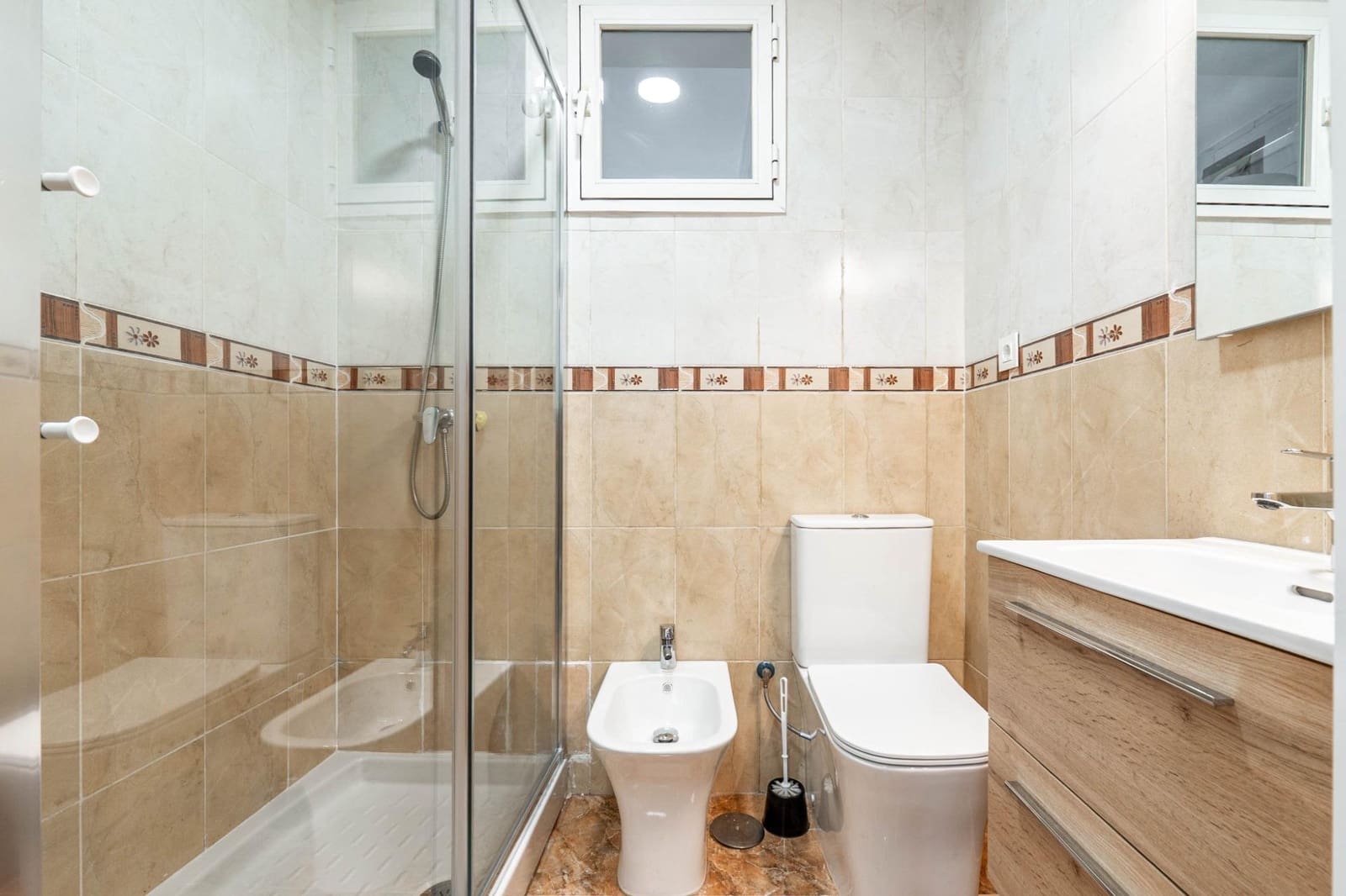 Piso de 4 habitaciones en Granada ciudad en venta - 125.000 € (Ref: 9814491)