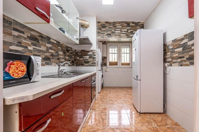 Piso de 4 habitaciones en Granada ciudad en venta - 125.000 € (Ref: 9814491)