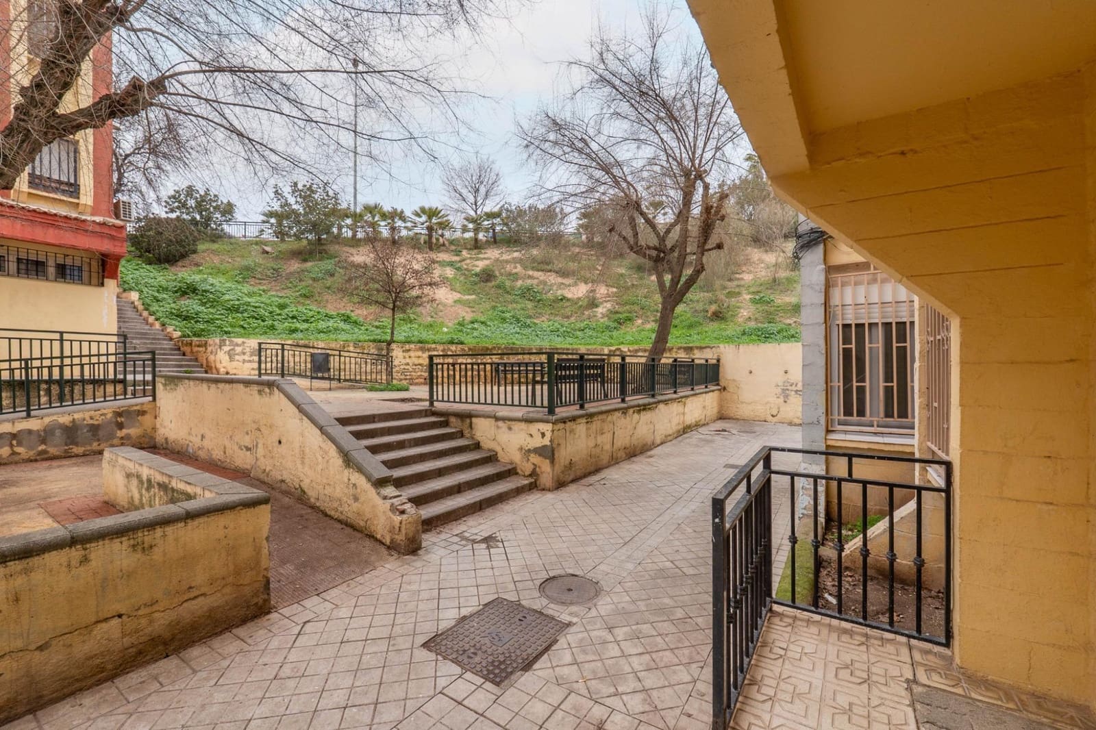 Piso de 4 habitaciones en Granada ciudad en venta - 125.000 € (Ref: 9814491)