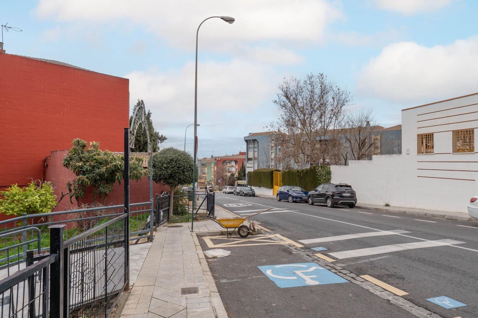 Piso de 4 habitaciones en Granada ciudad en venta - 125.000 € (Ref: 9814491)