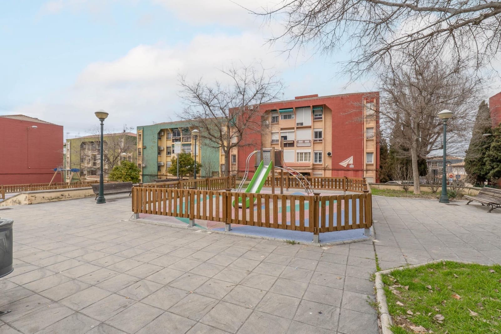 Piso de 4 habitaciones en Granada ciudad en venta - 125.000 € (Ref: 9814491)