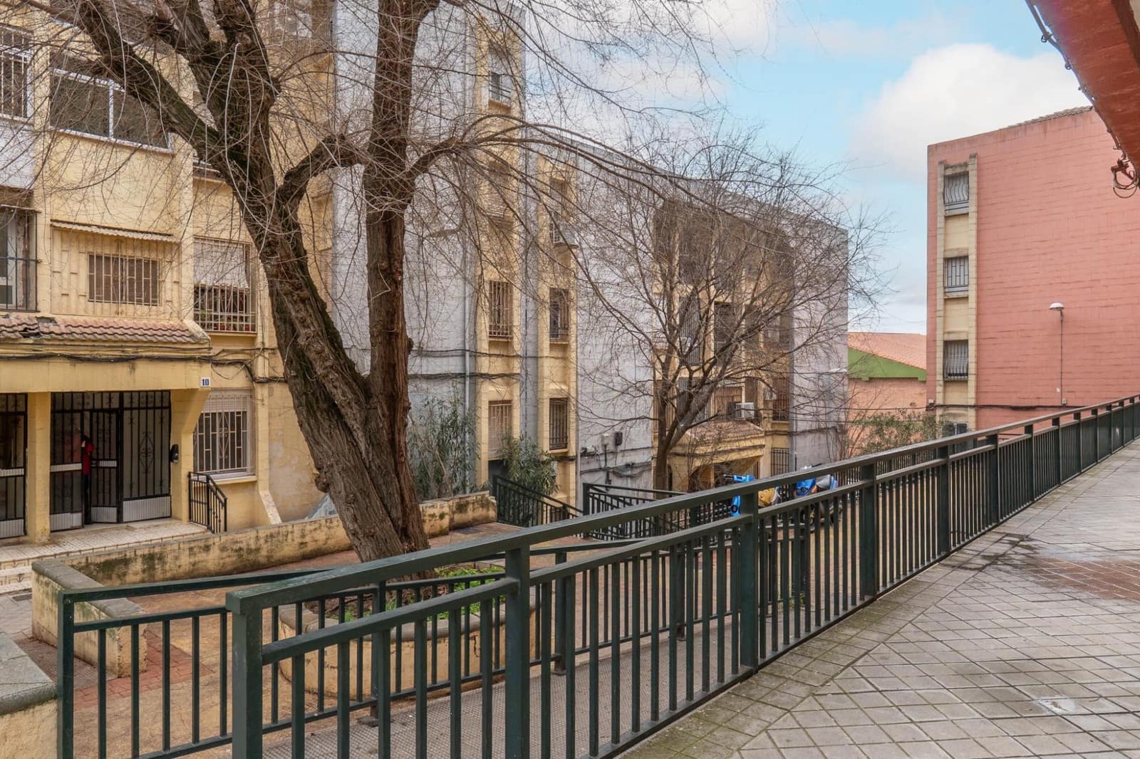 Piso de 4 habitaciones en Granada ciudad en venta - 125.000 € (Ref: 9814491)