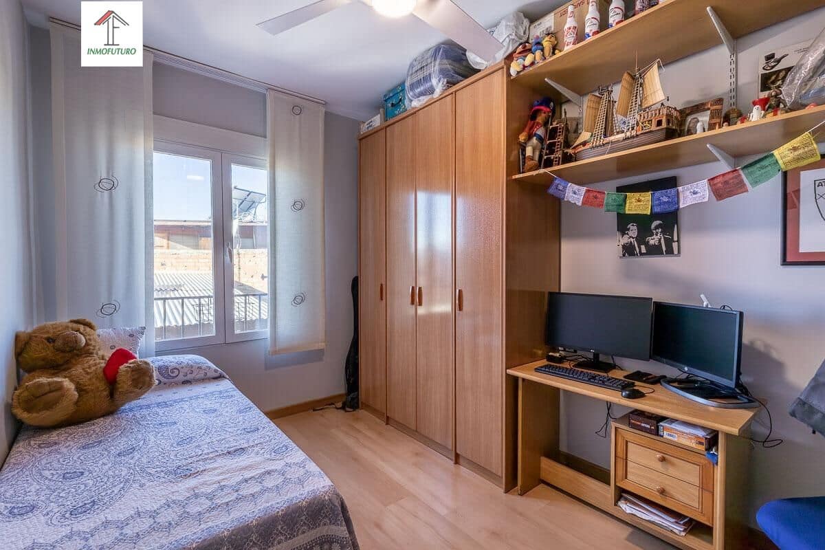 3 bedroom Flat for sale in Ogijares with garage - € 159,900 (Ref: 9814492)
