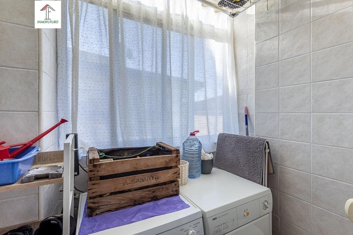 3 bedroom Flat for sale in Ogijares with garage - € 159,900 (Ref: 9814492)
