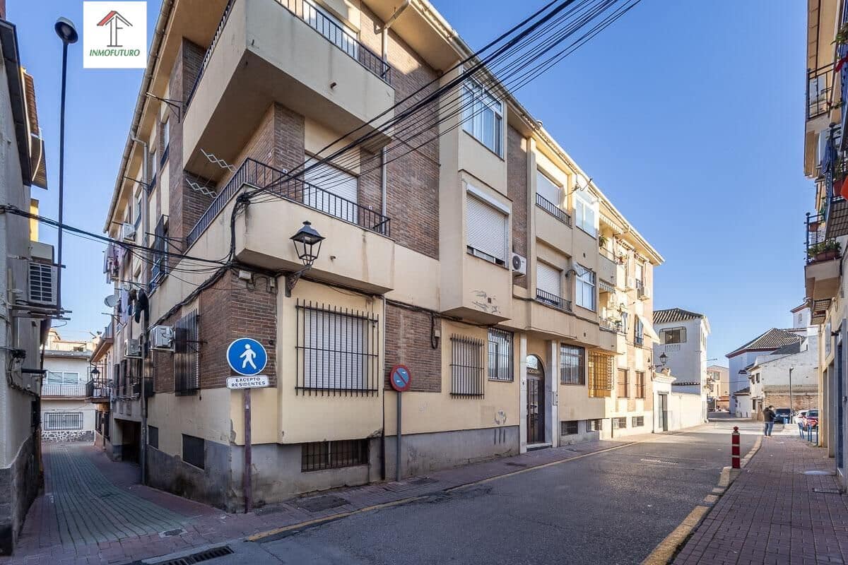 3 bedroom Flat for sale in Ogijares with garage - € 159,900 (Ref: 9814492)