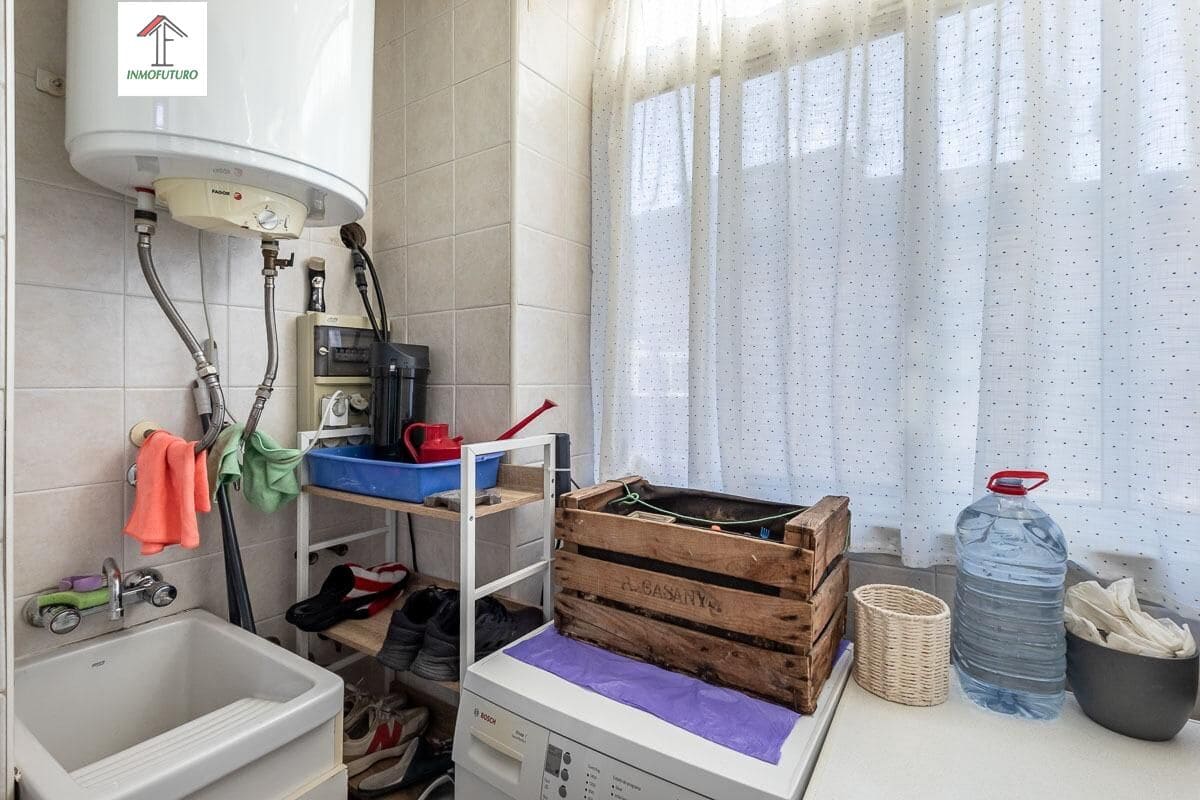 3 bedroom Flat for sale in Ogijares with garage - € 159,900 (Ref: 9814492)