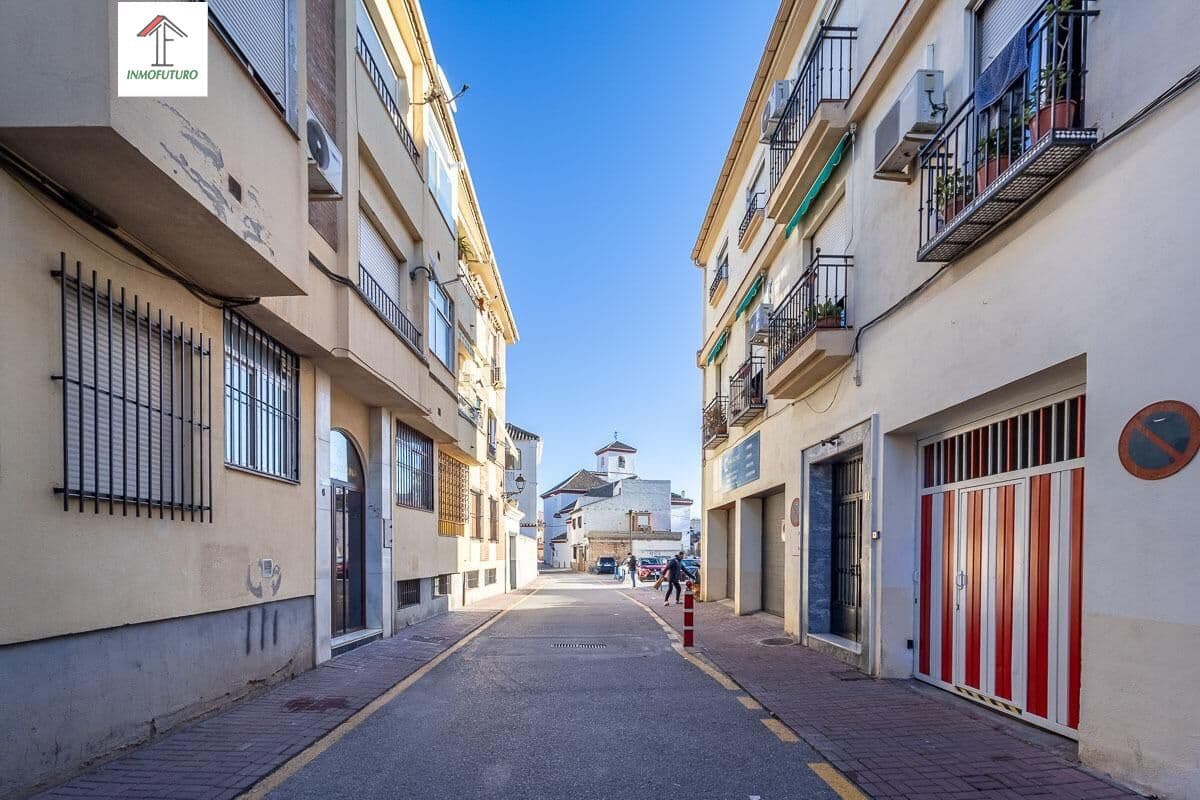 3 bedroom Flat for sale in Ogijares with garage - € 159,900 (Ref: 9814492)