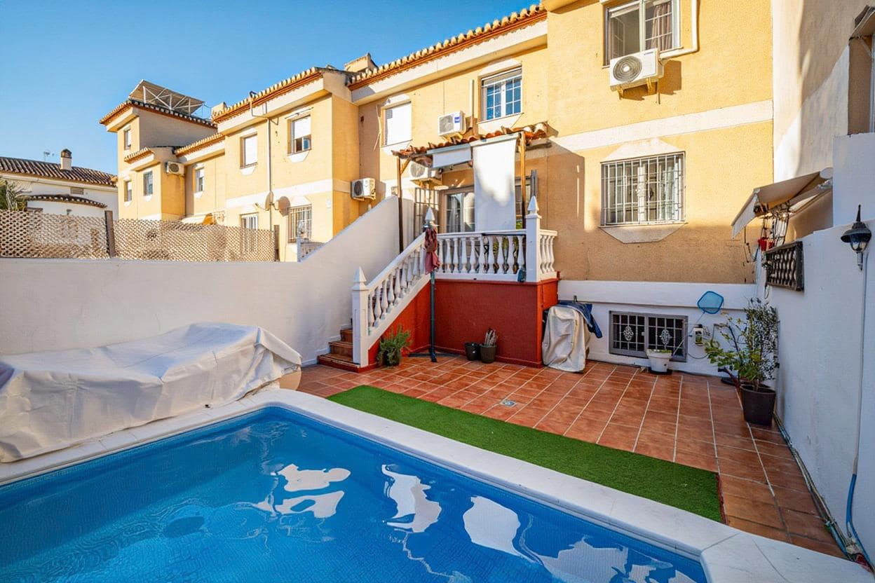4 bedroom Terraced Villa for sale in Ogijares with pool garage - € 298,000 (Ref: 9814493)