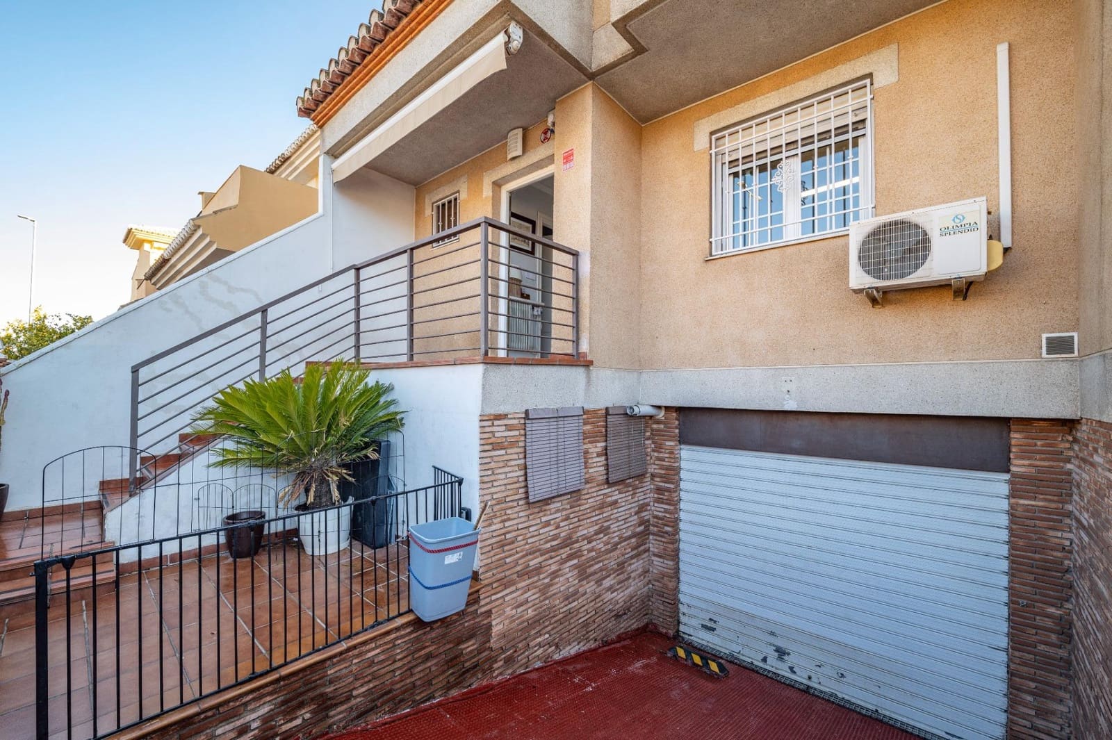 4 bedroom Terraced Villa for sale in Ogijares with pool garage - € 298,000 (Ref: 9814493)