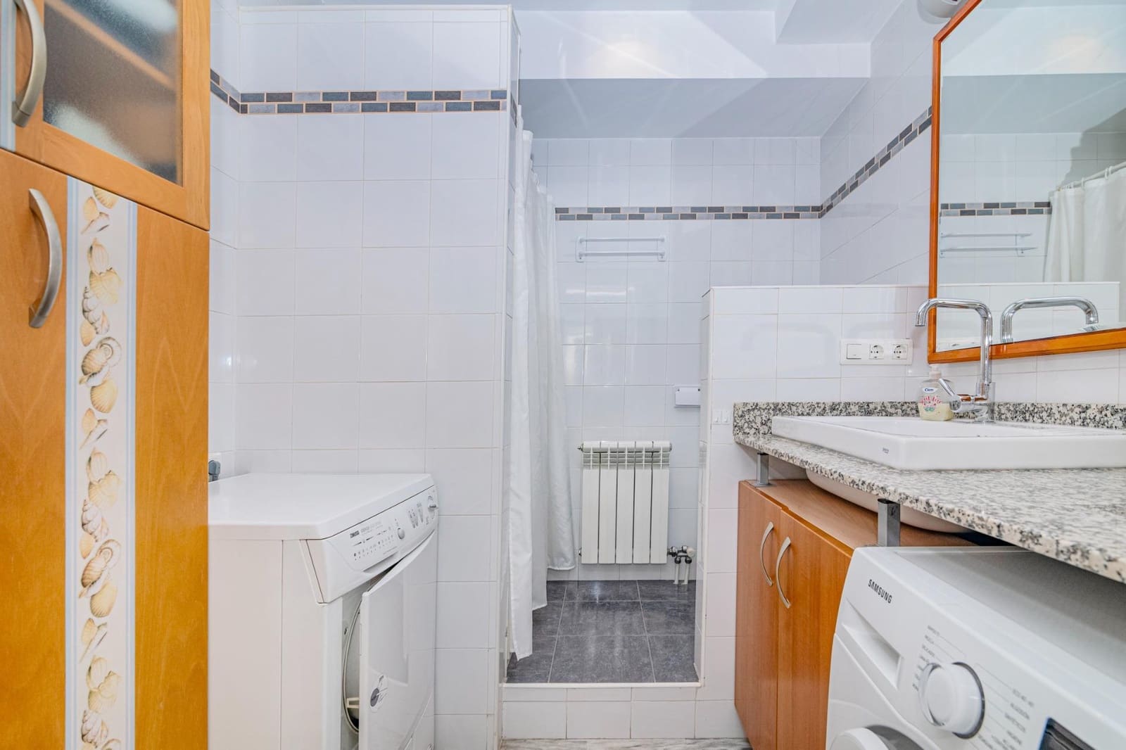 5 bedroom Semi-detached Villa for sale in Jun with pool garage - € 279,900 (Ref: 9814496)