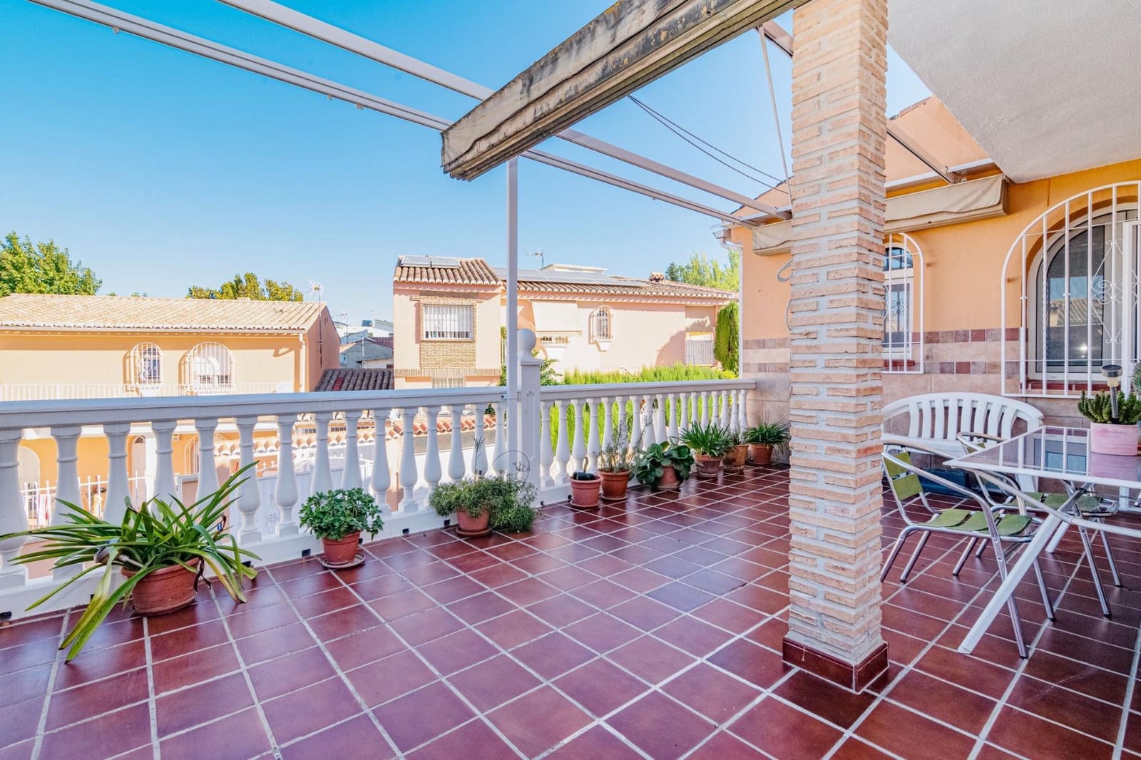 5 bedroom Semi-detached Villa for sale in Jun with pool garage - € 279,900 (Ref: 9814496)