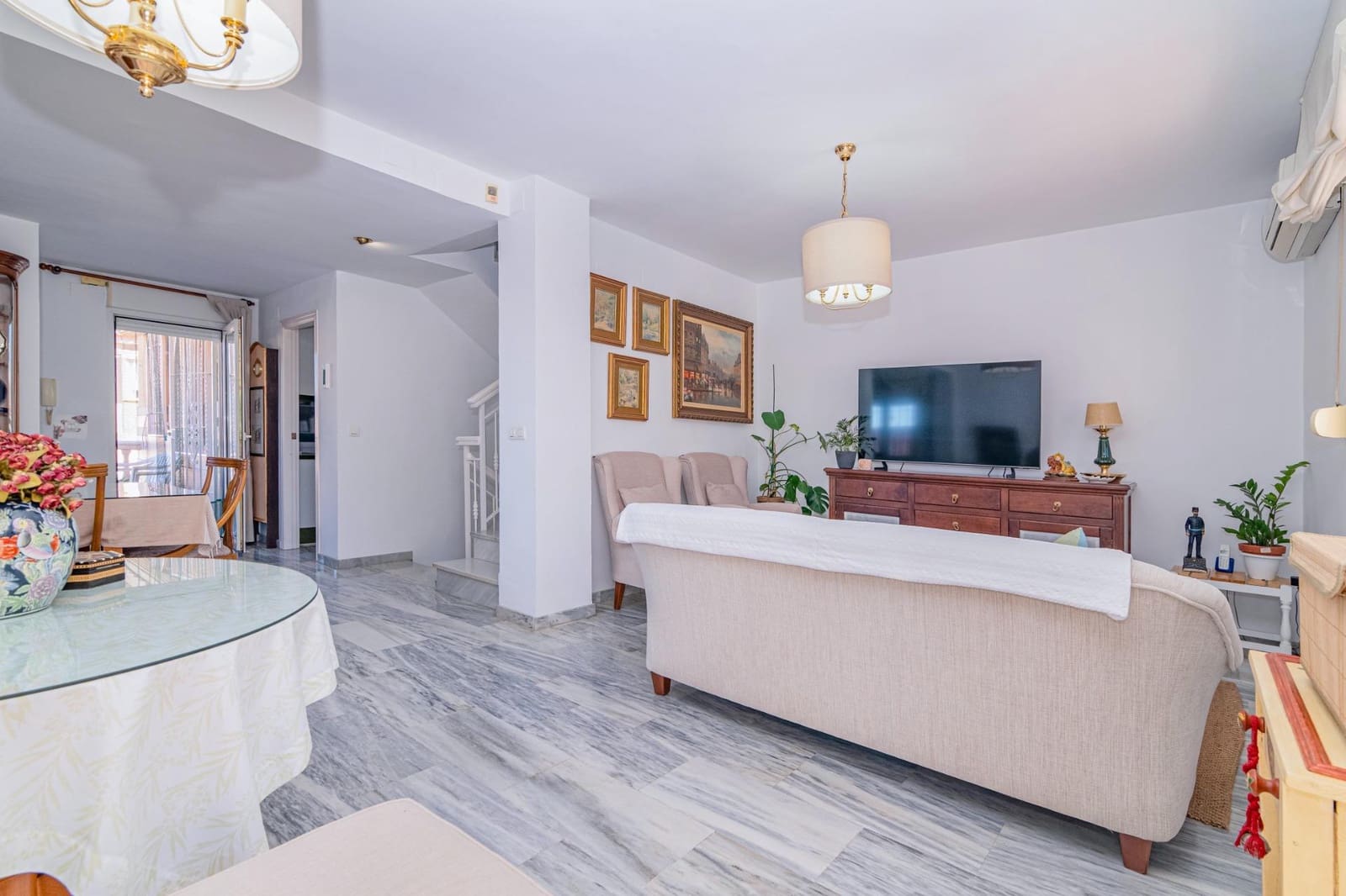 5 bedroom Semi-detached Villa for sale in Jun with pool garage - € 279,900 (Ref: 9814496)