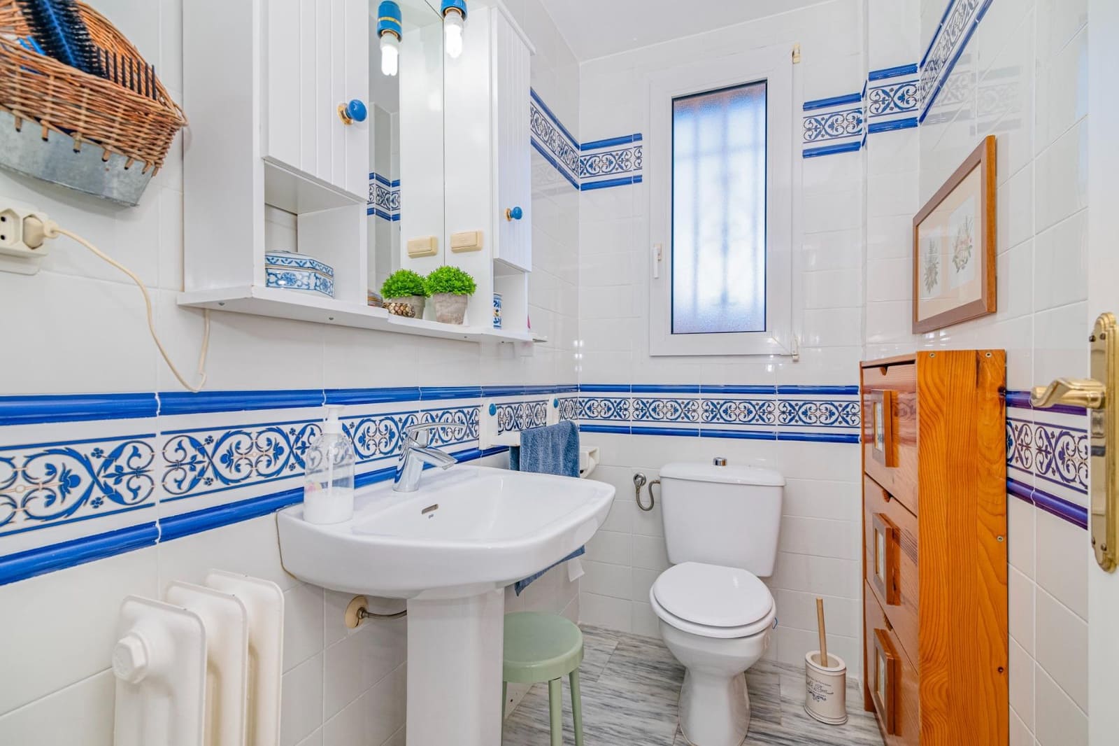 5 bedroom Semi-detached Villa for sale in Jun with pool garage - € 279,900 (Ref: 9814496)